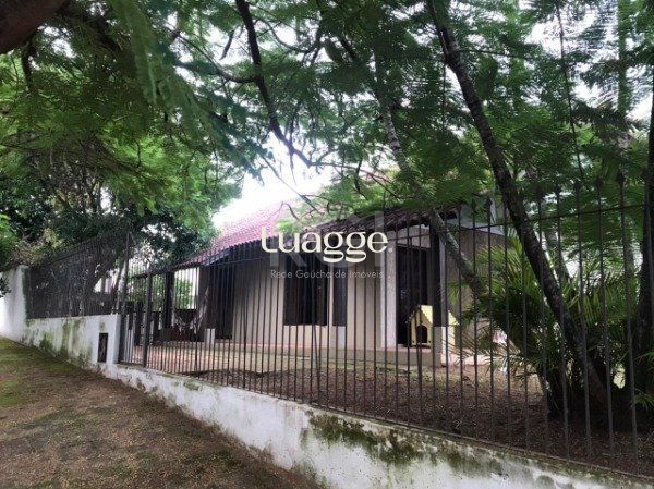 Casa à venda com 3 quartos, 149m² - Foto 1