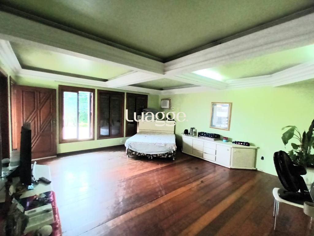 Sobrado à venda com 4 quartos, 367m² - Foto 1