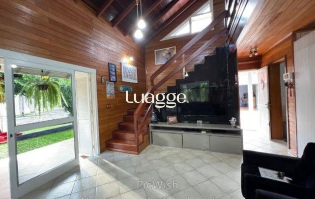 Casa à venda com 2 quartos, 183m² - Foto 1