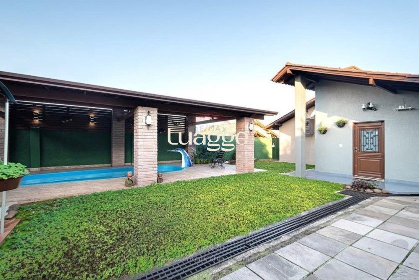Casa à venda com 3 quartos, 223m² - Foto 1