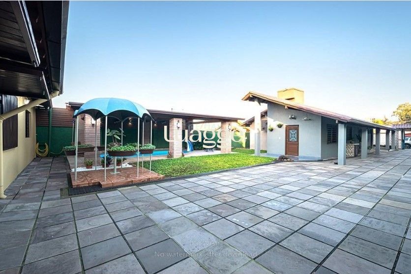 Casa à venda com 3 quartos, 223m² - Foto 2