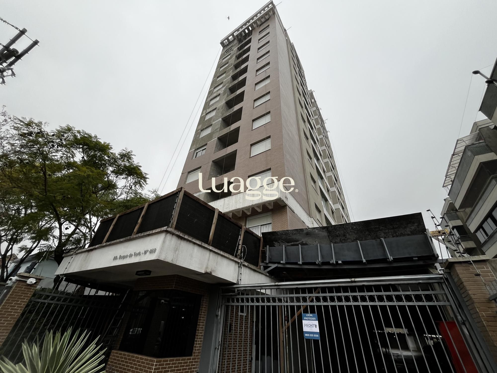 Apartamento de 2 quartos, suíte e 1 vaga de garagem no bairro Santana em POA/RS