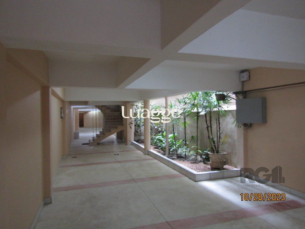 Apartamento à venda com 2 quartos, 61m² - Foto 2