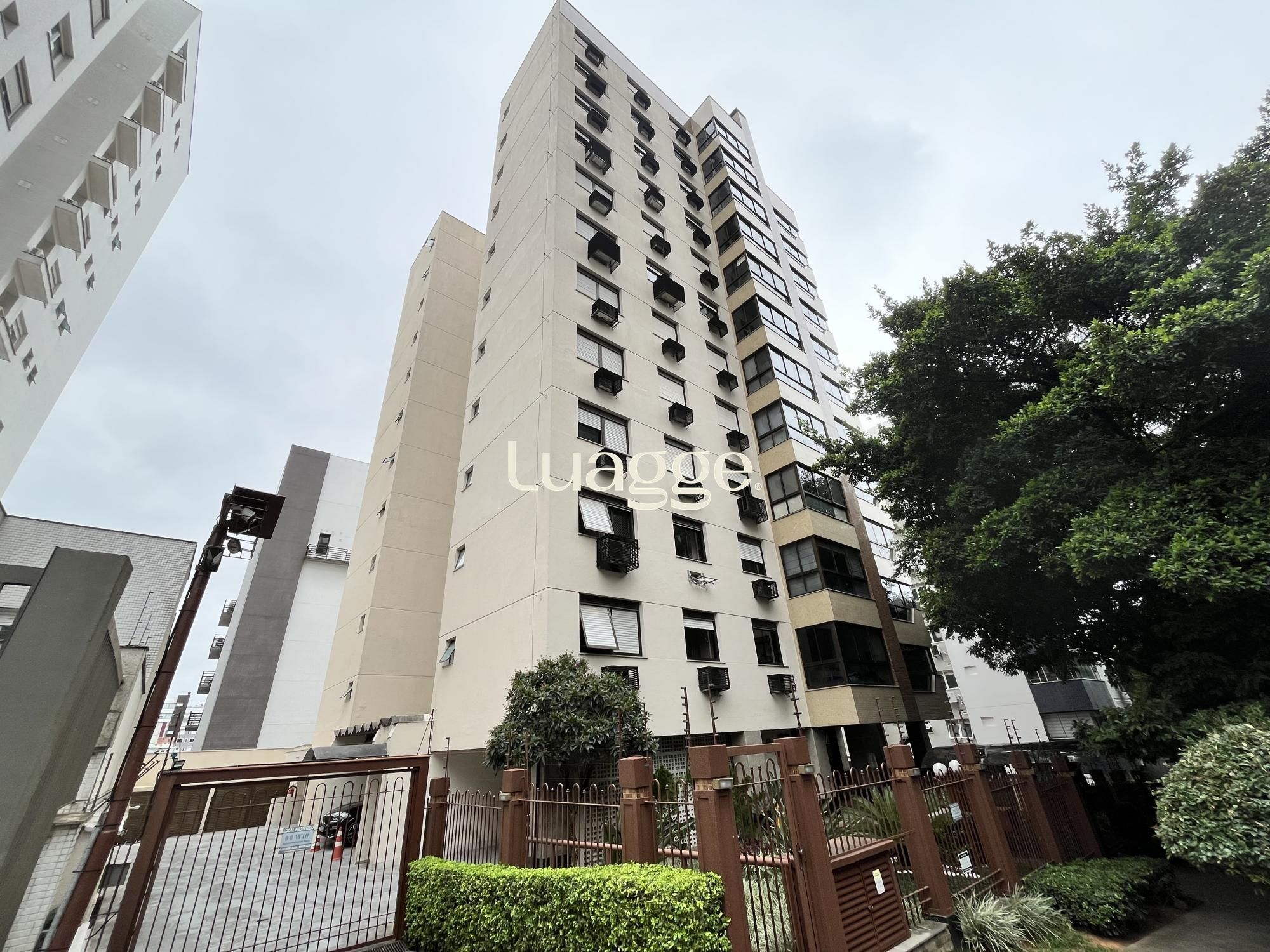 Apartamento de 3 quartos, suíte e 4 vagas de garagem no bairro Rio Branco em POA