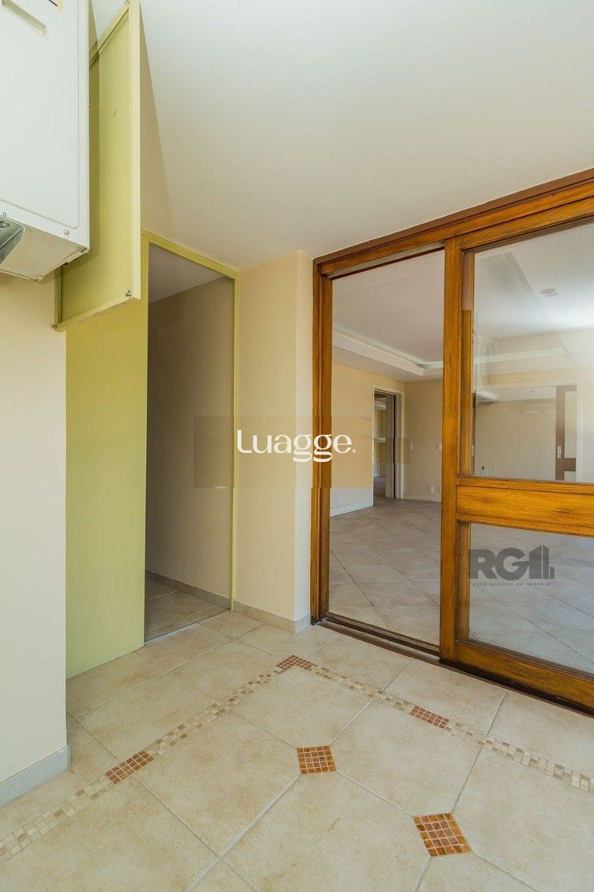 Apartamento à venda com 3 quartos, 198m² - Foto 3