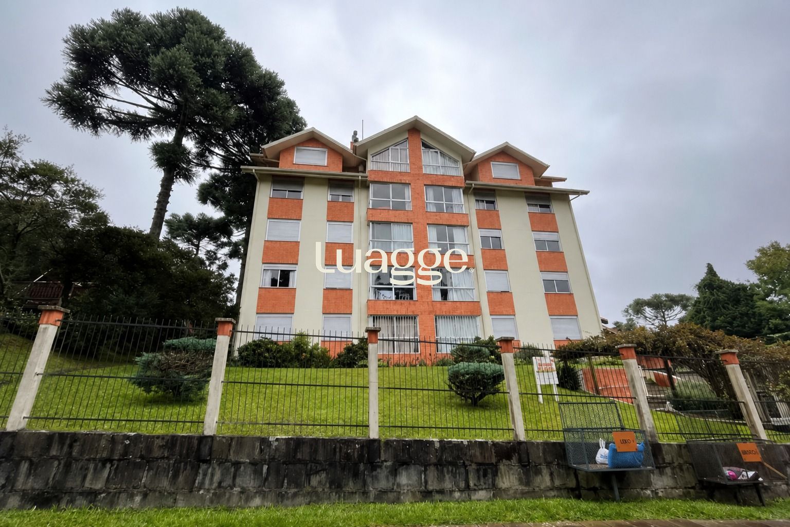 Apartamento 3 dormitórios, elevador e Garagem MOBILIADO em Canela-RS