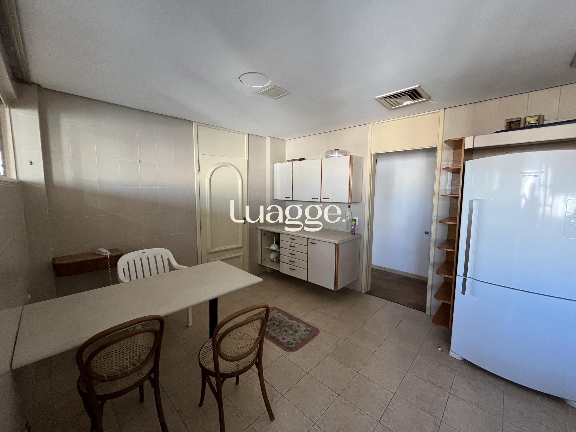 Apartamento à venda com 3 quartos, 228m² - Foto 11