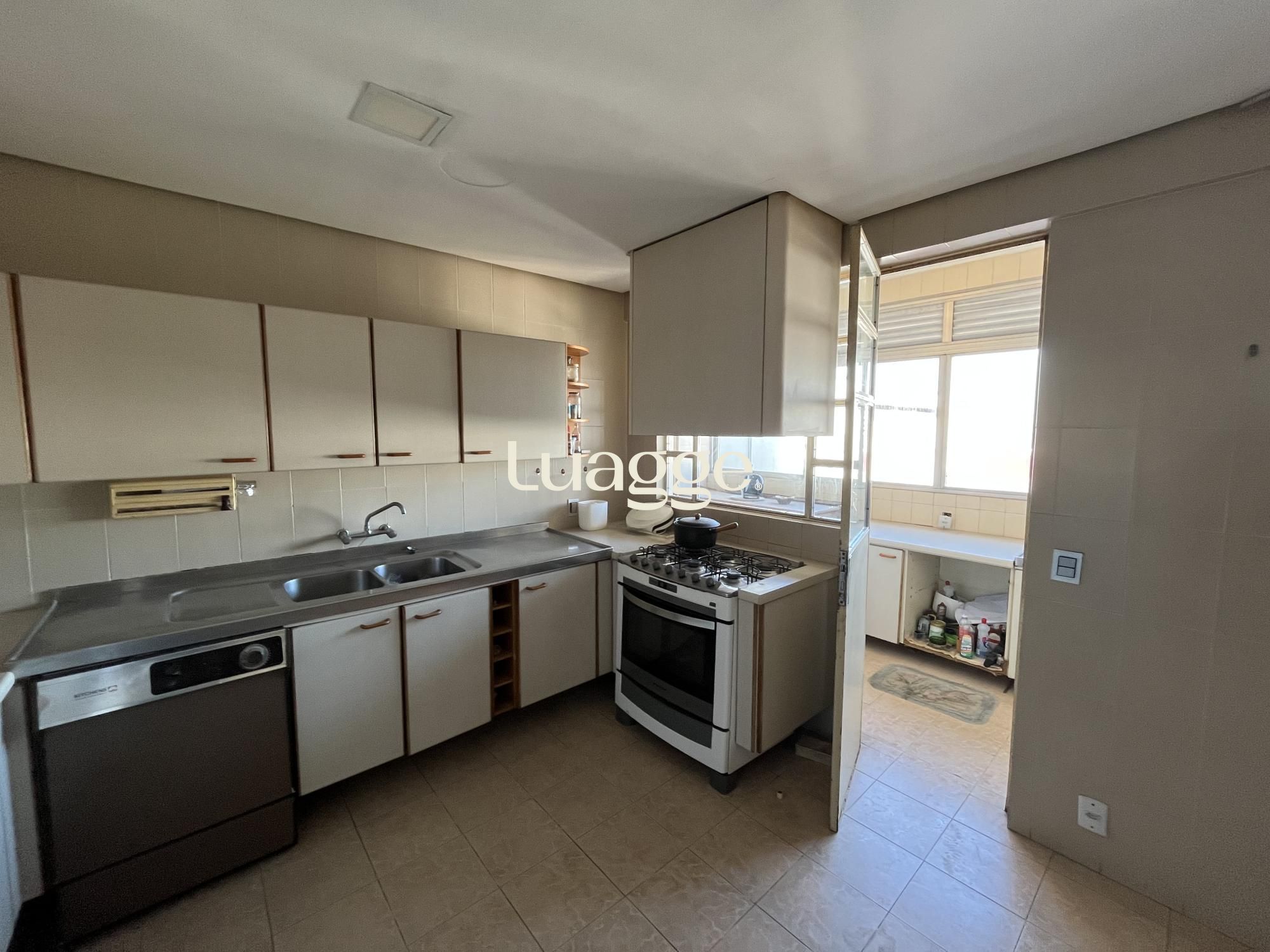 Apartamento à venda com 3 quartos, 228m² - Foto 12