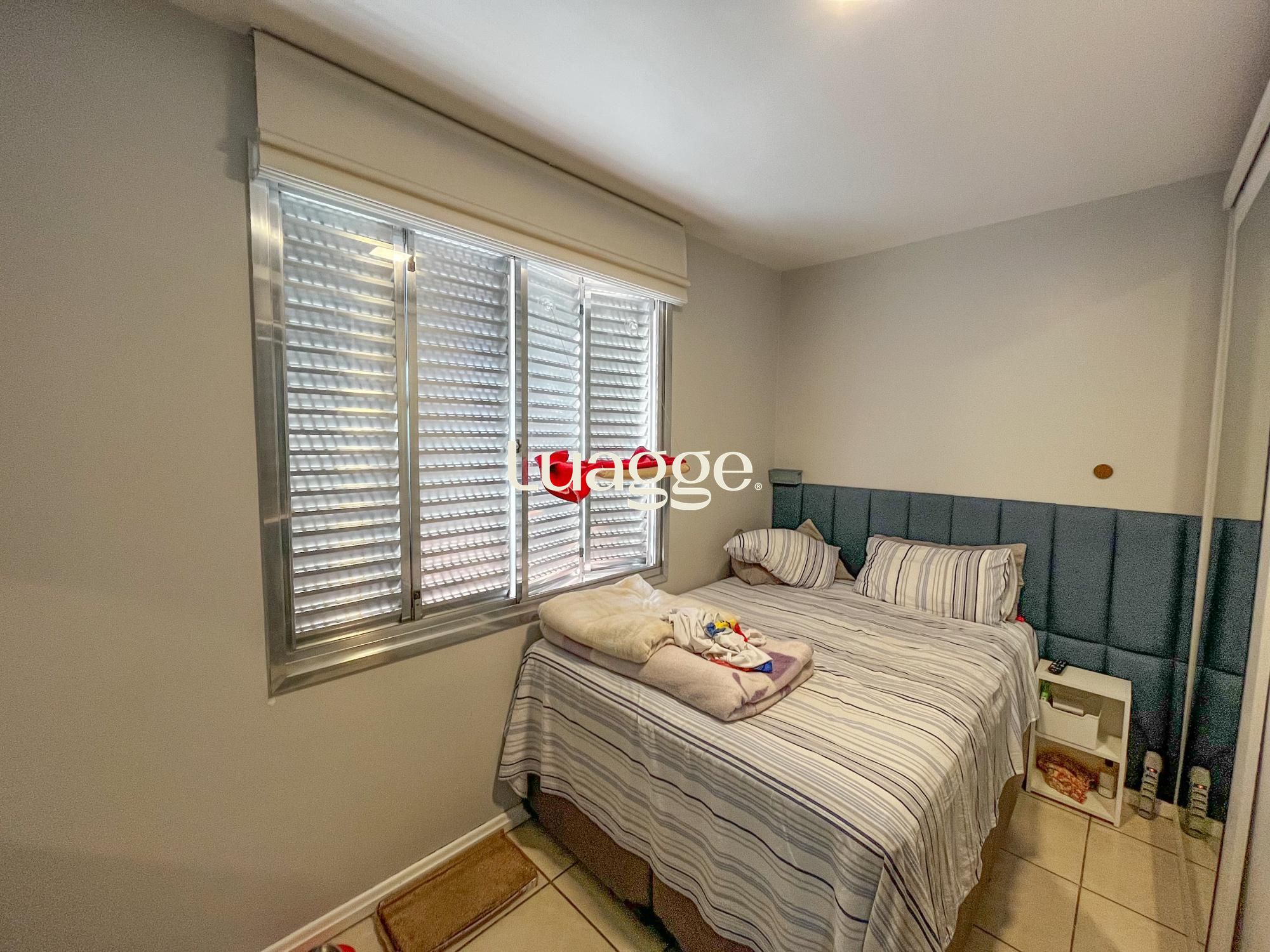 Apartamento de dois quartos no bairro Passo da Areia em Porto Alegre