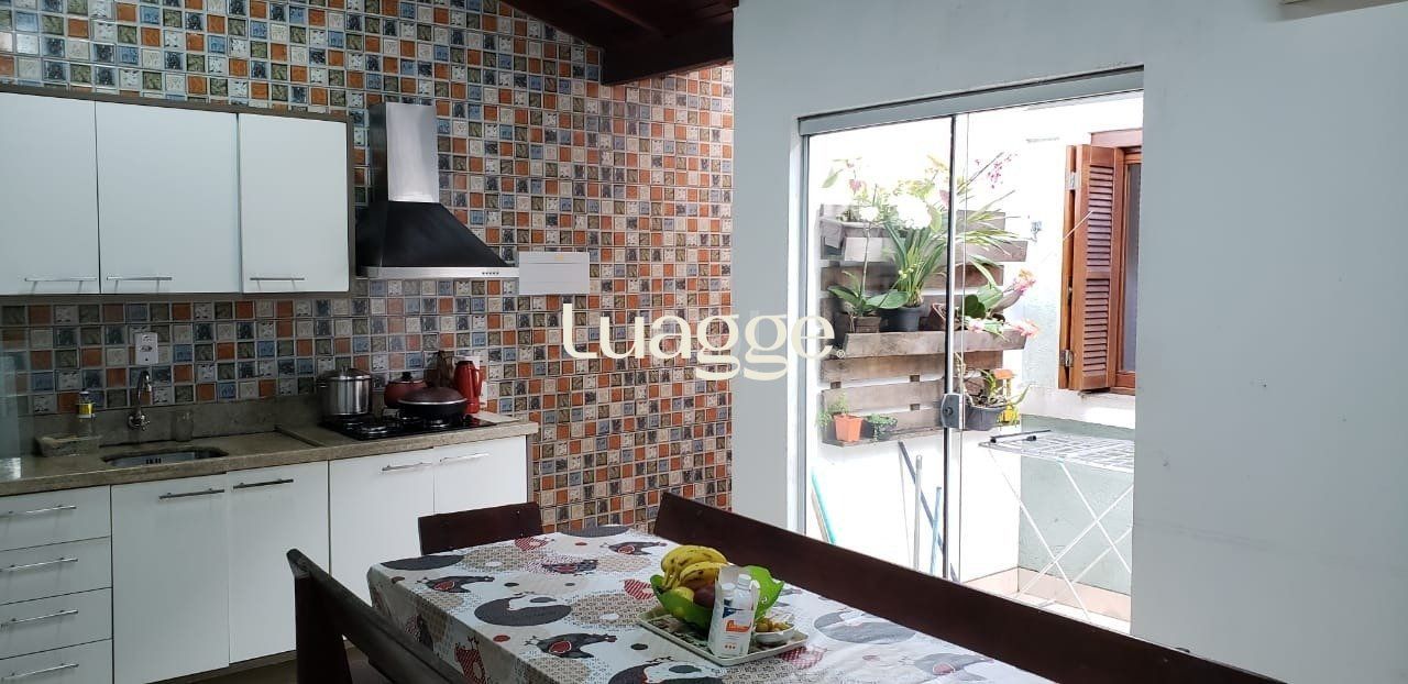 Casa à venda com 2 quartos, 59m² - Foto 5