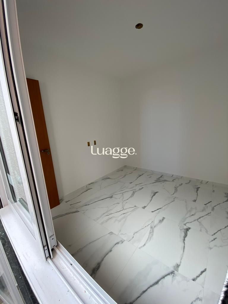 Casa à venda com 2 quartos, 71m² - Foto 8