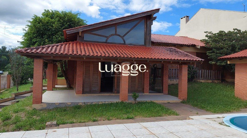 Casa à venda com 3 quartos, 303m² - Foto 1