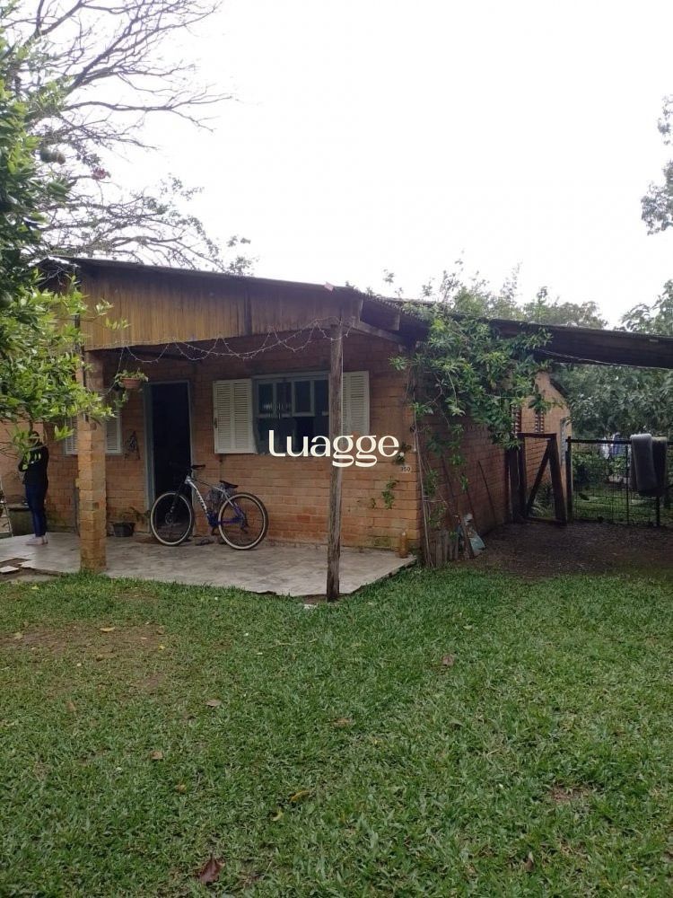 Casa com 3 dormitórios no bairro Restinga