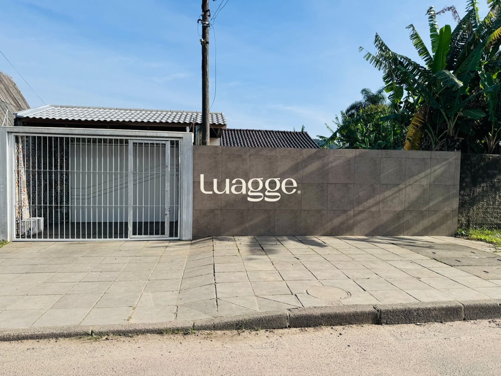 Casa à venda com 3 quartos, 316m² - Foto 1