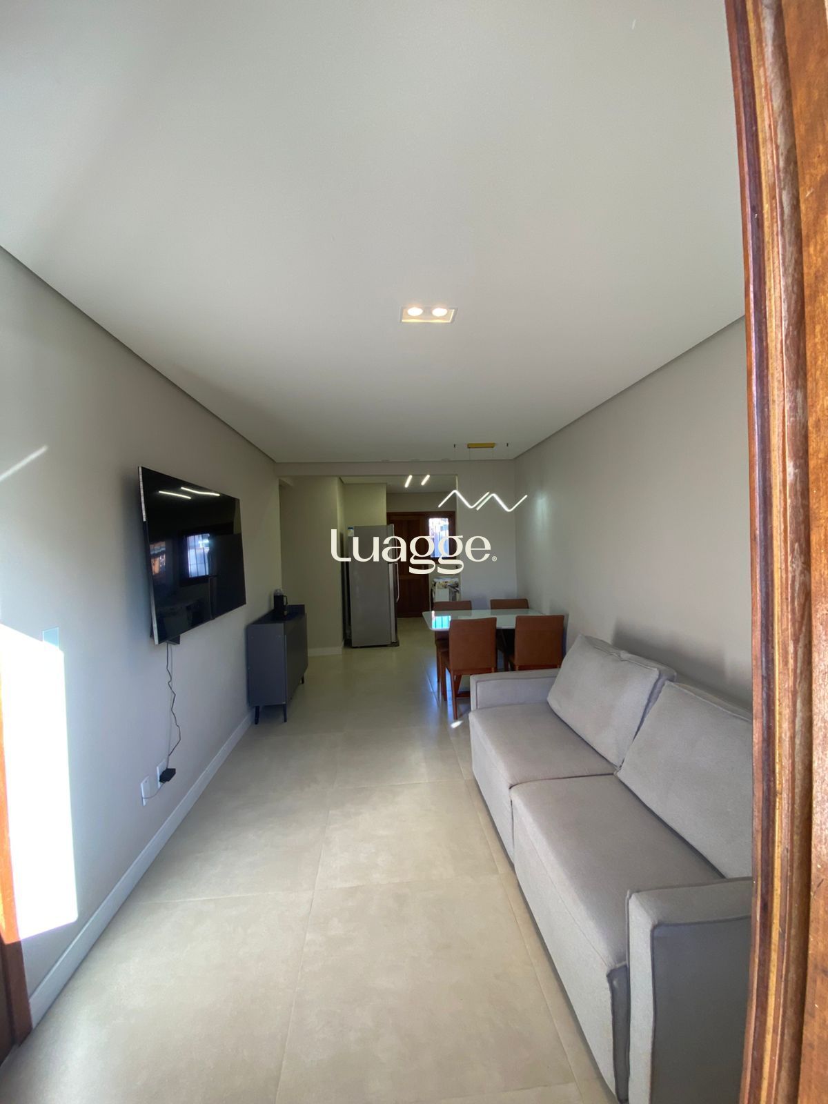 Casa à venda com 2 quartos, 52m² - Foto 2