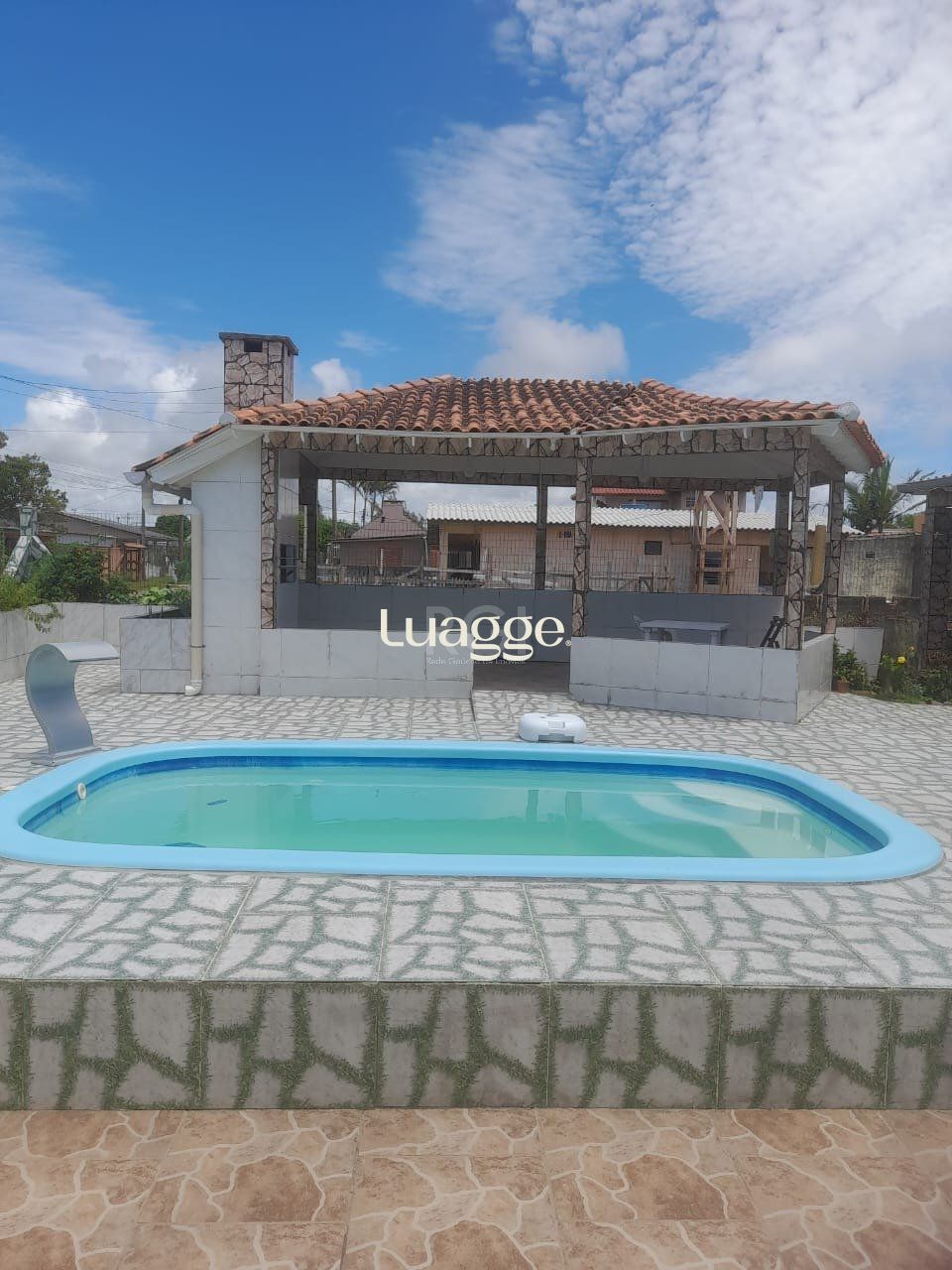 Casa à venda com 3 quartos, 9m² - Foto 1