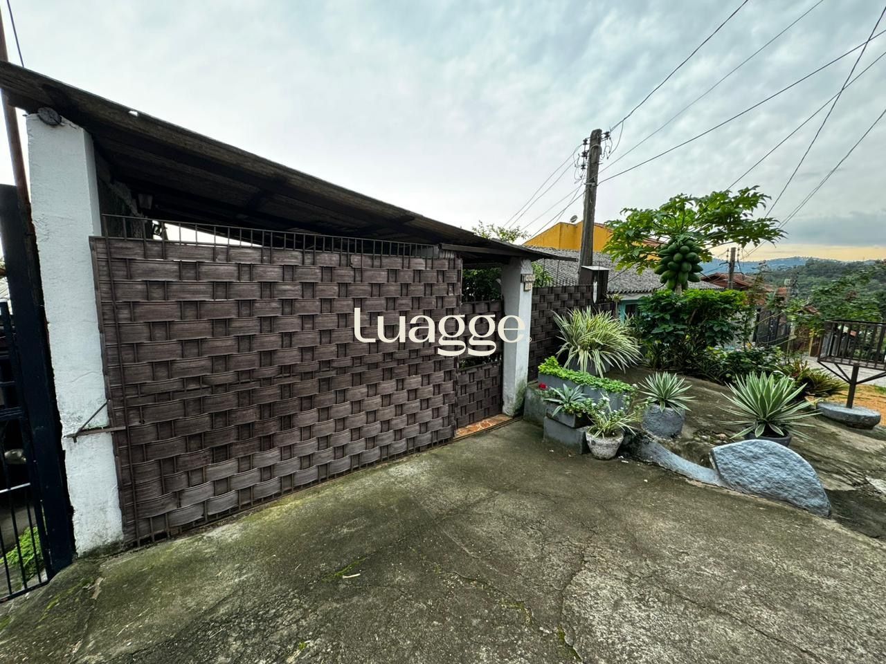 Casa à venda com 3 quartos, 110m² - Foto 1