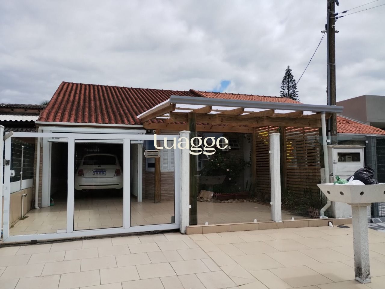 Casa à venda com 3 quartos, 110m² - Foto 1