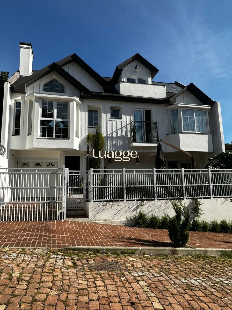 Casa, 3 quartos, 242 m² - Foto 1