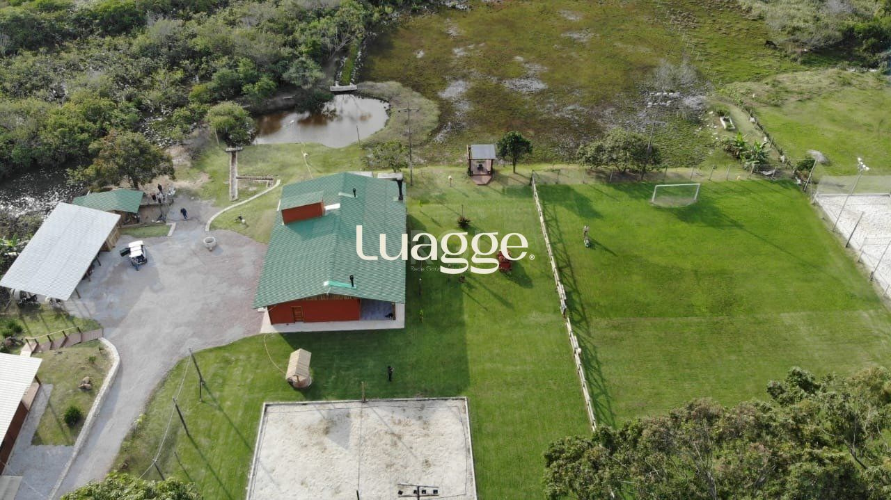 Casa à venda com 3 quartos, 370m² - Foto 2