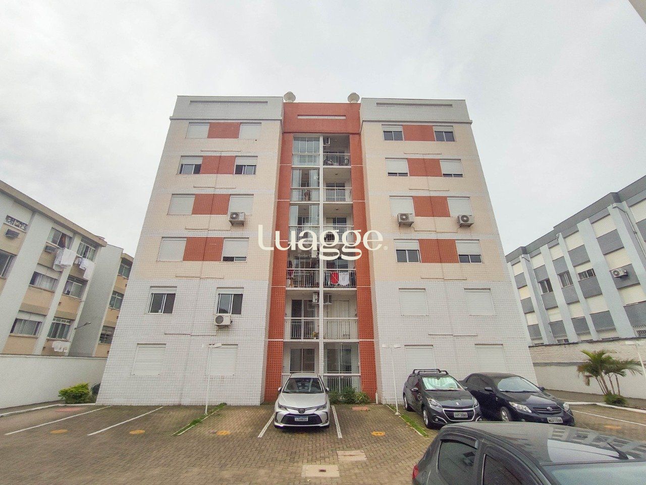 Apartamento à venda com 3 quartos, 64m² - Foto 2