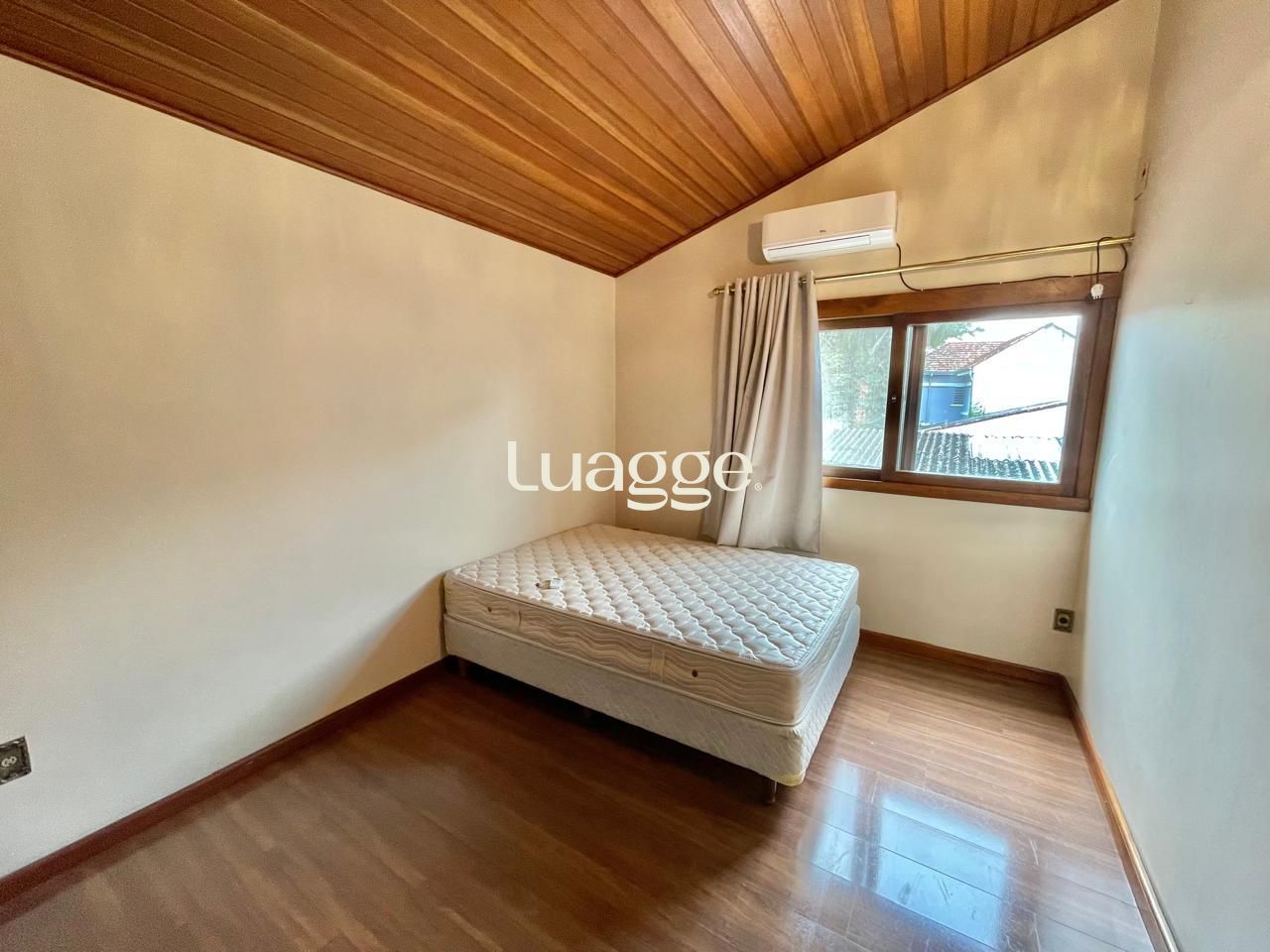 Casa à venda com 3 quartos, 338m² - Foto 25