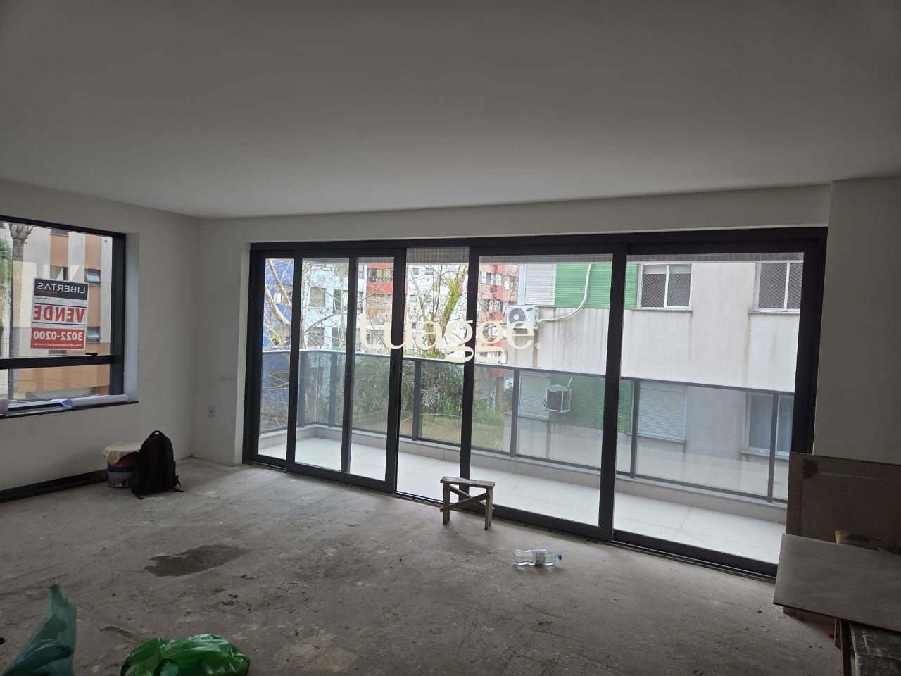 Apartamento à venda com 3 quartos, 107m² - Foto 2