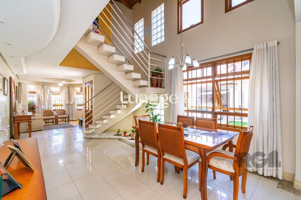 Casa de Condomínio à venda com 3 quartos, 193m² - Foto 2