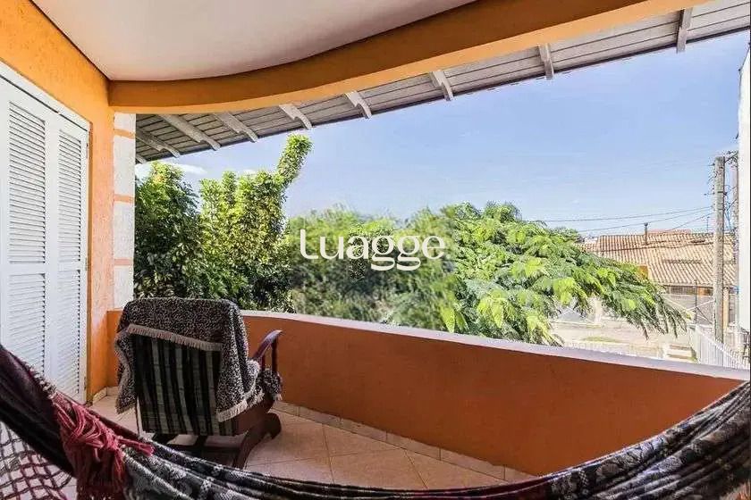 Casa, 4 quartos, 231 m² - Foto 1