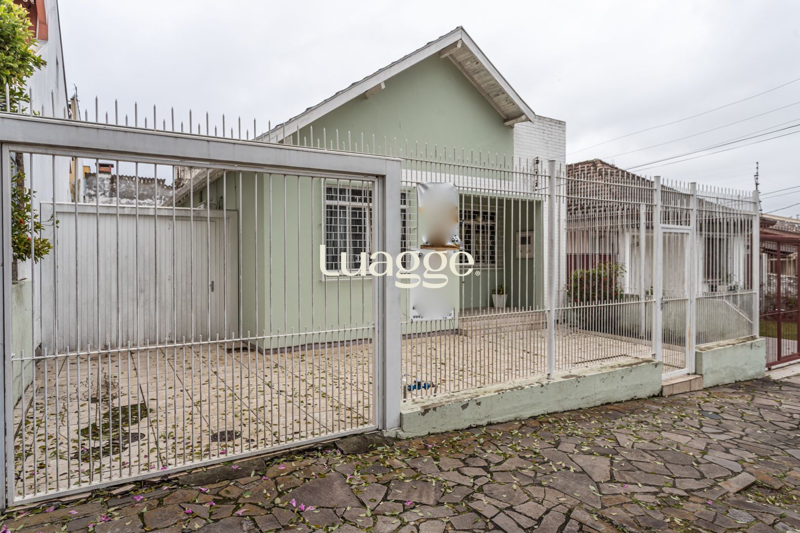 Casa à venda com 2 quartos, 77m² - Foto 1