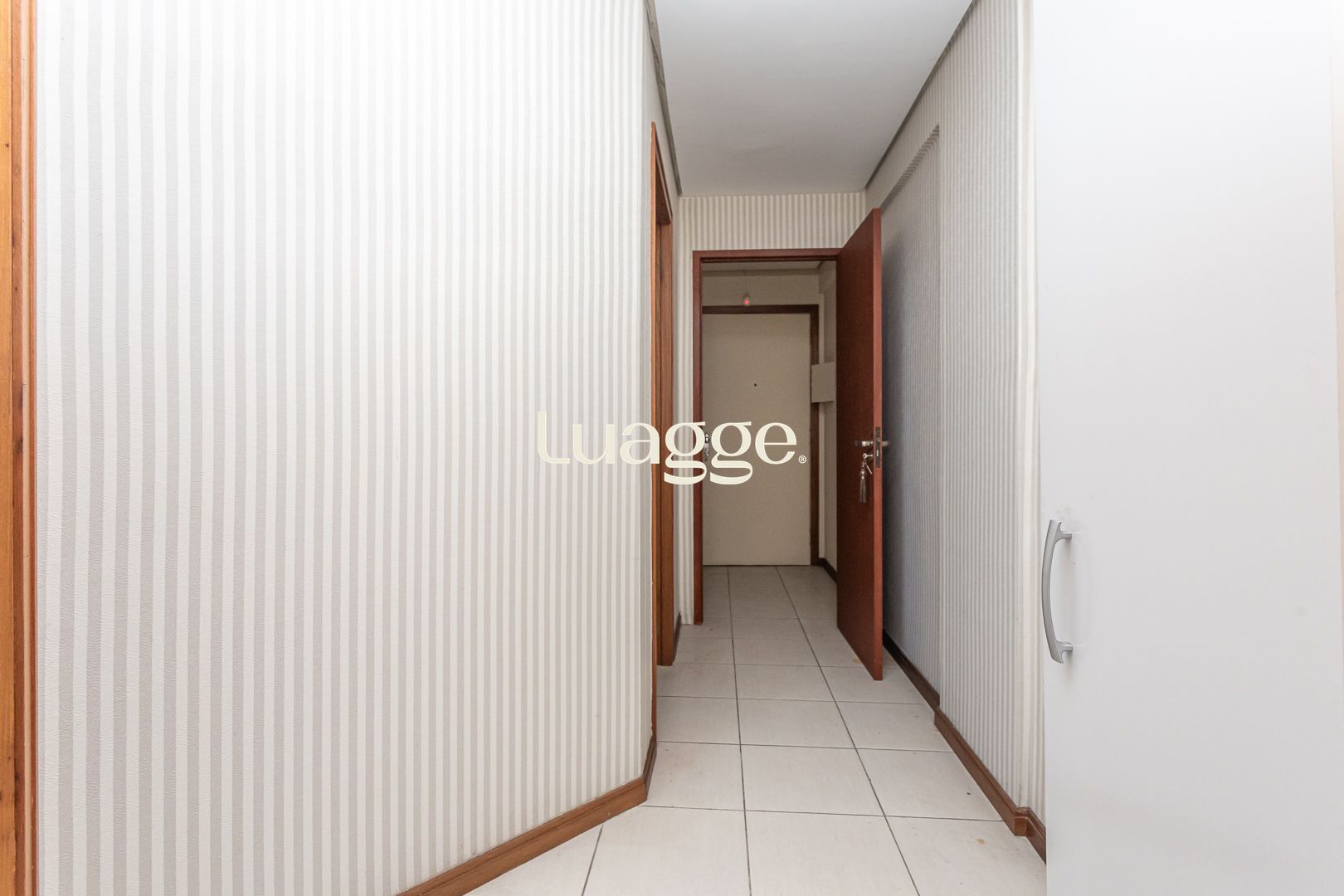 Sala Comercial, 2 salas, à venda, 54 m², Floresta - Porto Alegre — foto 2