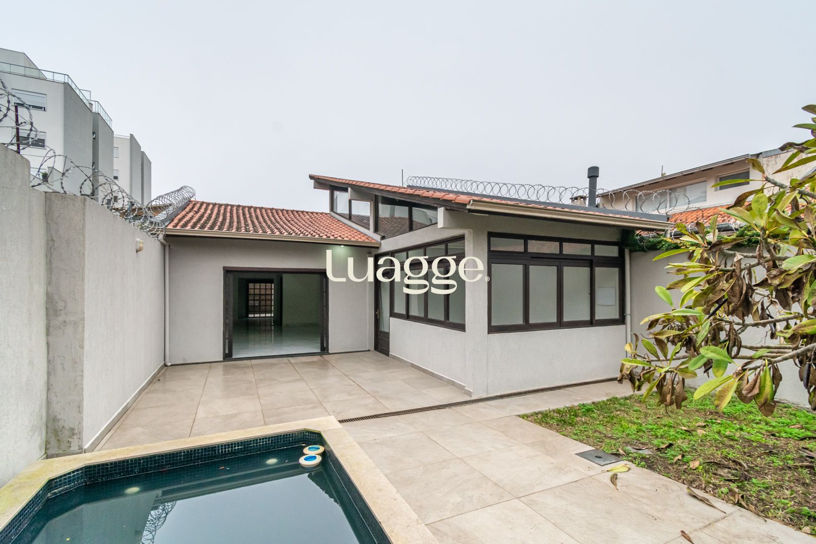 Casa à venda com 3 quartos, 355m² - Foto 2