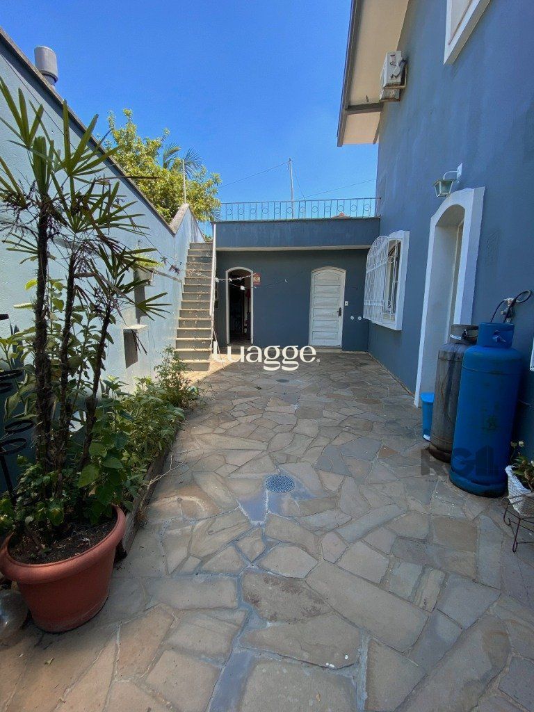 Casa à venda com 4 quartos, 420m² - Foto 1