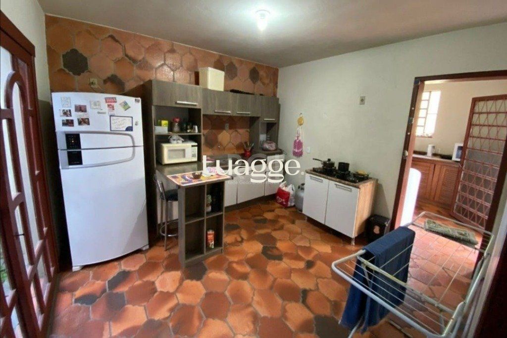Casa à venda com 4 quartos, 262m² - Foto 4