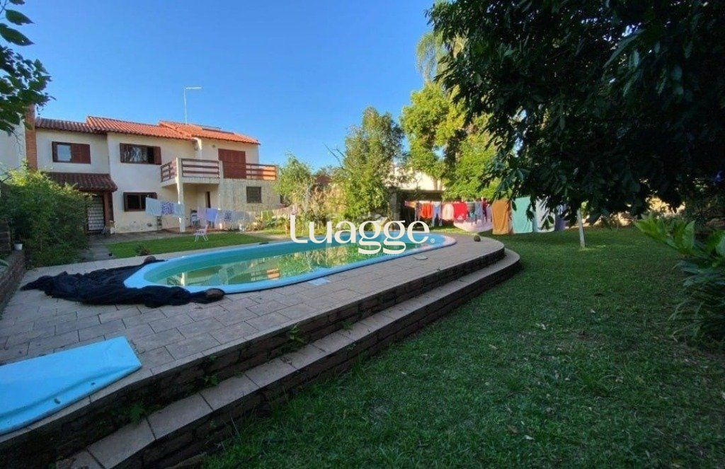 Casa à venda com 4 quartos, 262m² - Foto 1