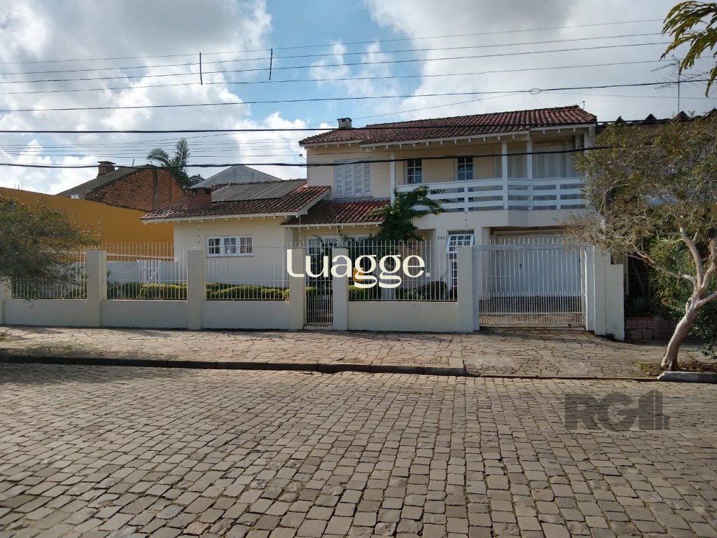 Casa, 3 quartos, 266 m² - Foto 1