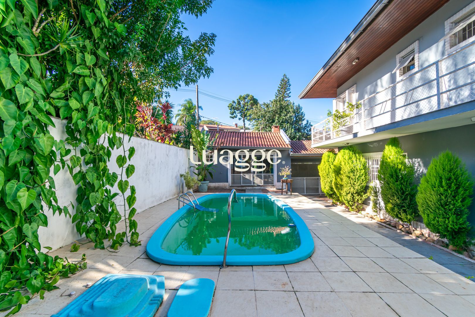 Casa à venda com 4 quartos, 335m² - Foto 1