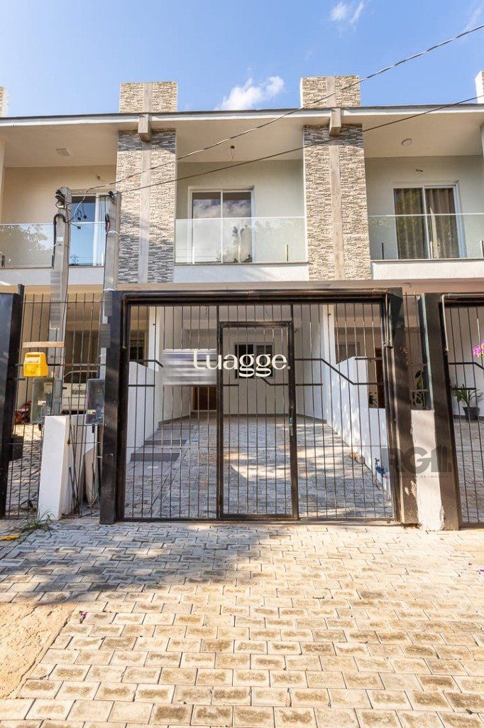 Casa à venda com 3 quartos, 139m² - Foto 1
