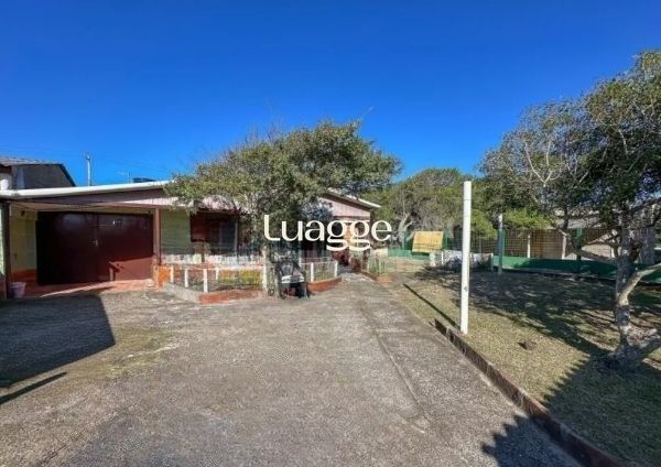 Casa no Balneário de Pinhal de 3 dormitórios e amplo pátio