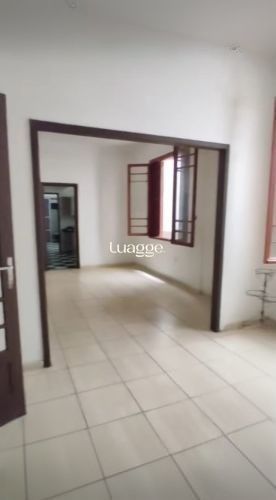Apartamento no Centro de 3 dormitórios e dependência DESOCUPADO