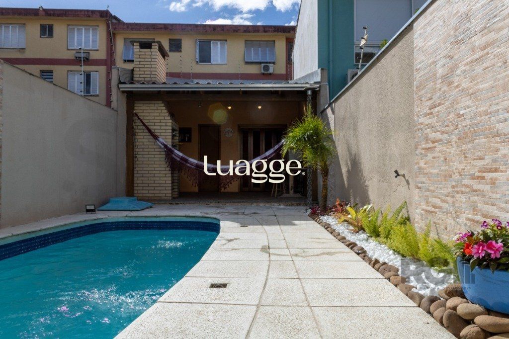 Casa à venda com 4 quartos, 112m² - Foto 1