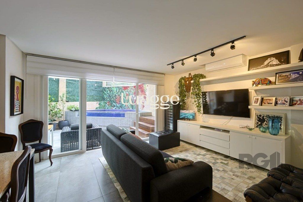 Casa de Condomínio à venda com 3 quartos, 208m² - Foto 1
