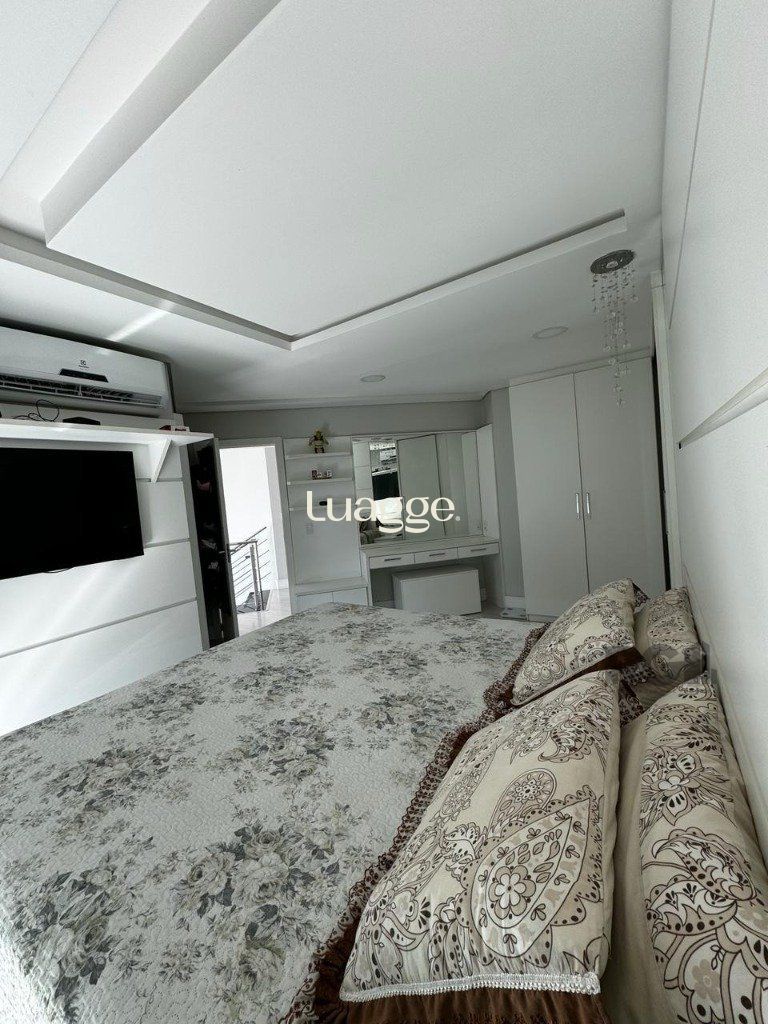 Casa à venda com 4 quartos, 341m² - Foto 18