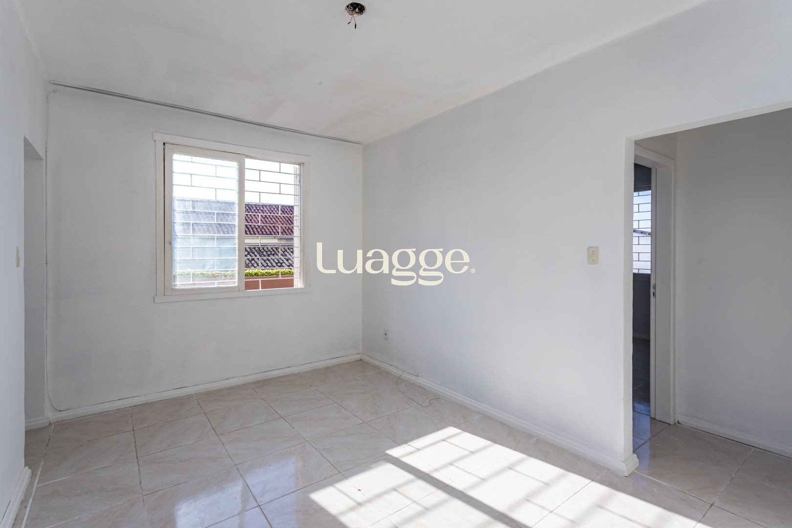 Apartamento no bairro Teresópolis de 2 dormitórios térreo com pátio
