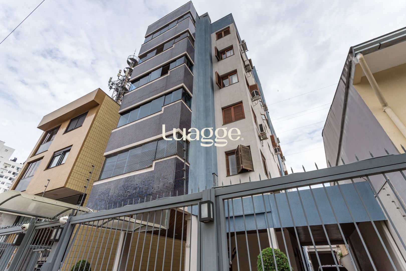 Apartamento de 2 dormitórios e vaga no bairro Santana DESOCUPADO
