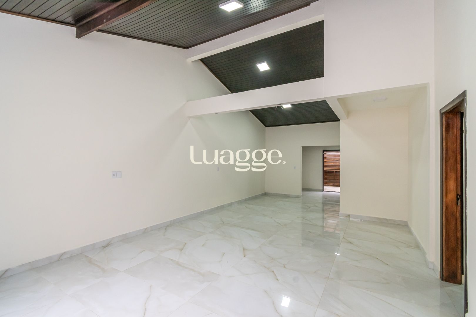 Casa à venda com 3 quartos, 355m² - Foto 9