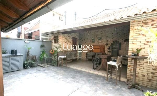 Casa à venda com 3 quartos, 219m² - Foto 35