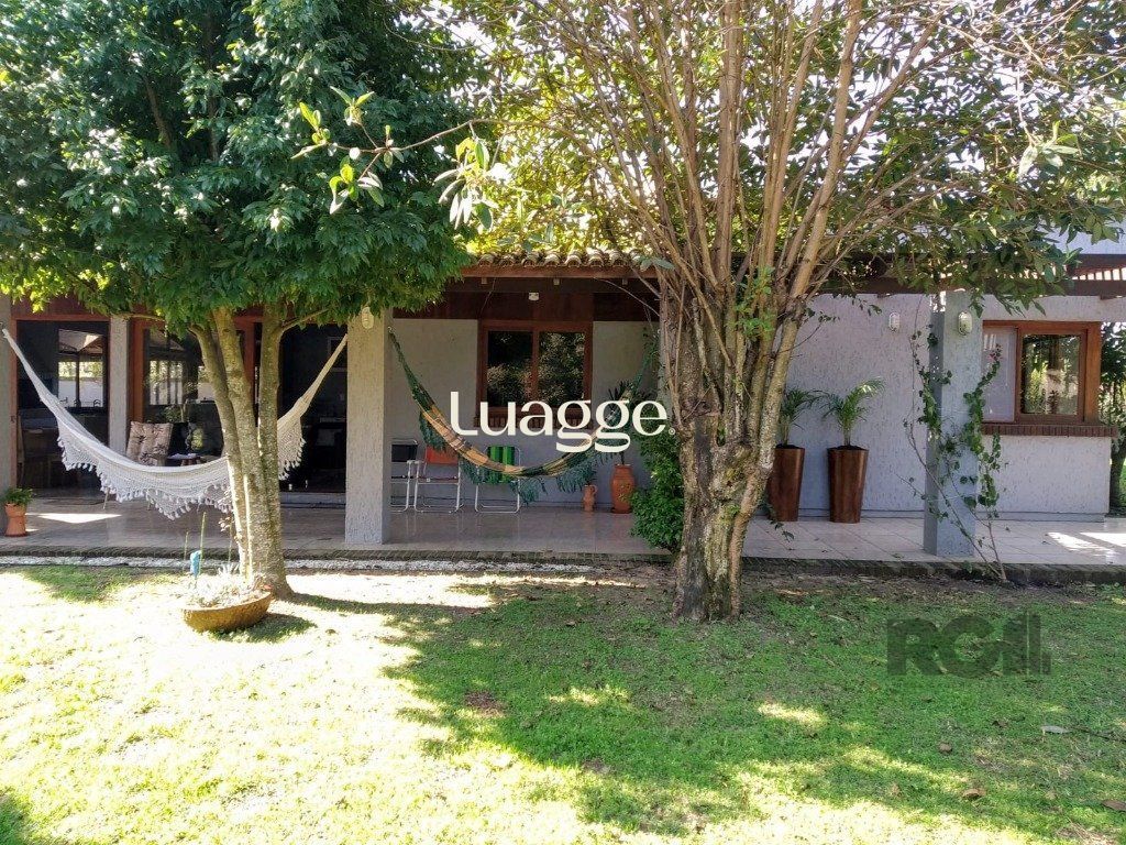 Casa de Condomínio à venda com 3 quartos, 222m² - Foto 1