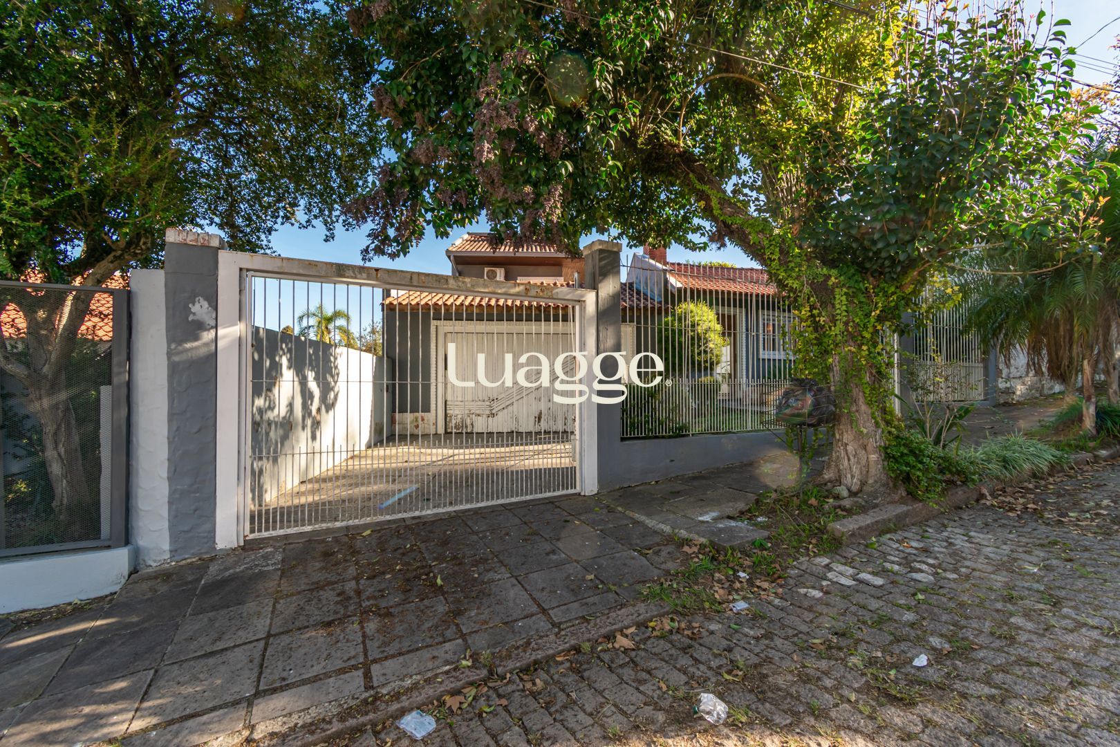 Casa à venda com 4 quartos, 335m² - Foto 2