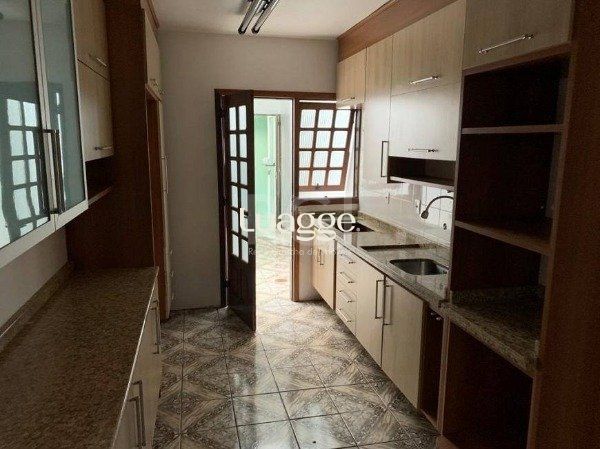Casa à venda com 3 quartos, 185m² - Foto 7